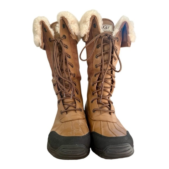 UGG Brown Winter Boots with Black Accents - Picture 1 of 8